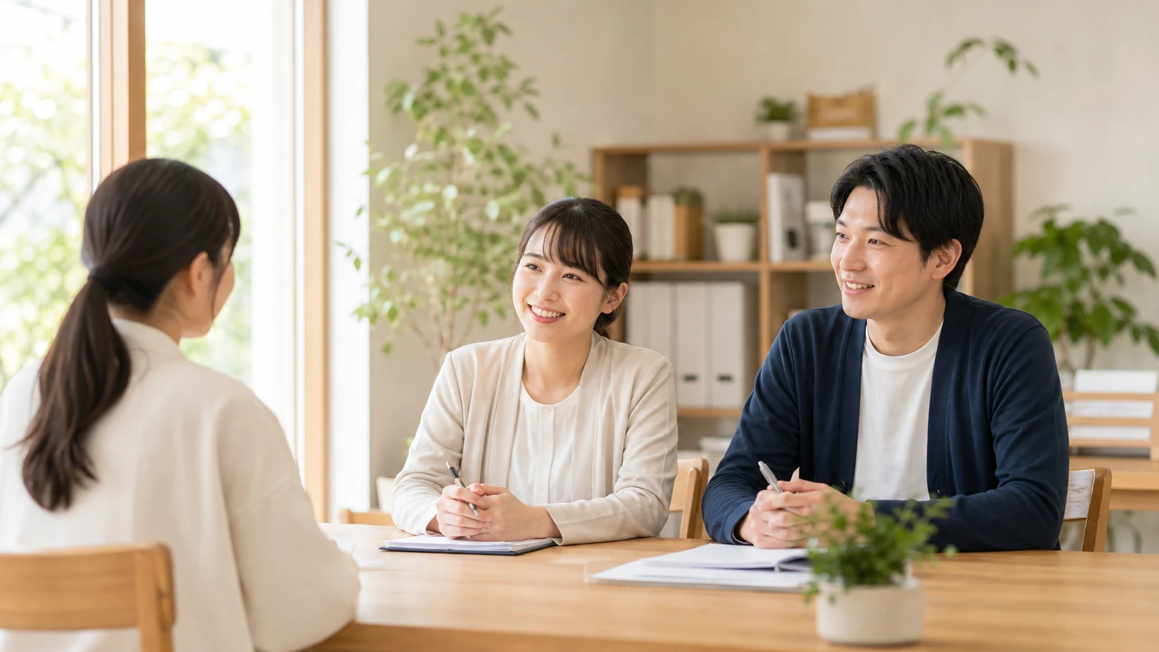 和やかな雰囲気で採用面談をしている写真